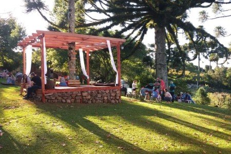 Área verde preparada para evento no Haras