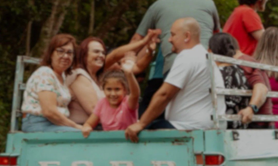 Famílias durante o passeio na Rural F75